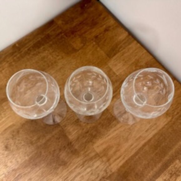 Vintage Etched Floral Crystal Wine Glasses – Clear Stemware with Elegant Twisted - Picture 5 of 6